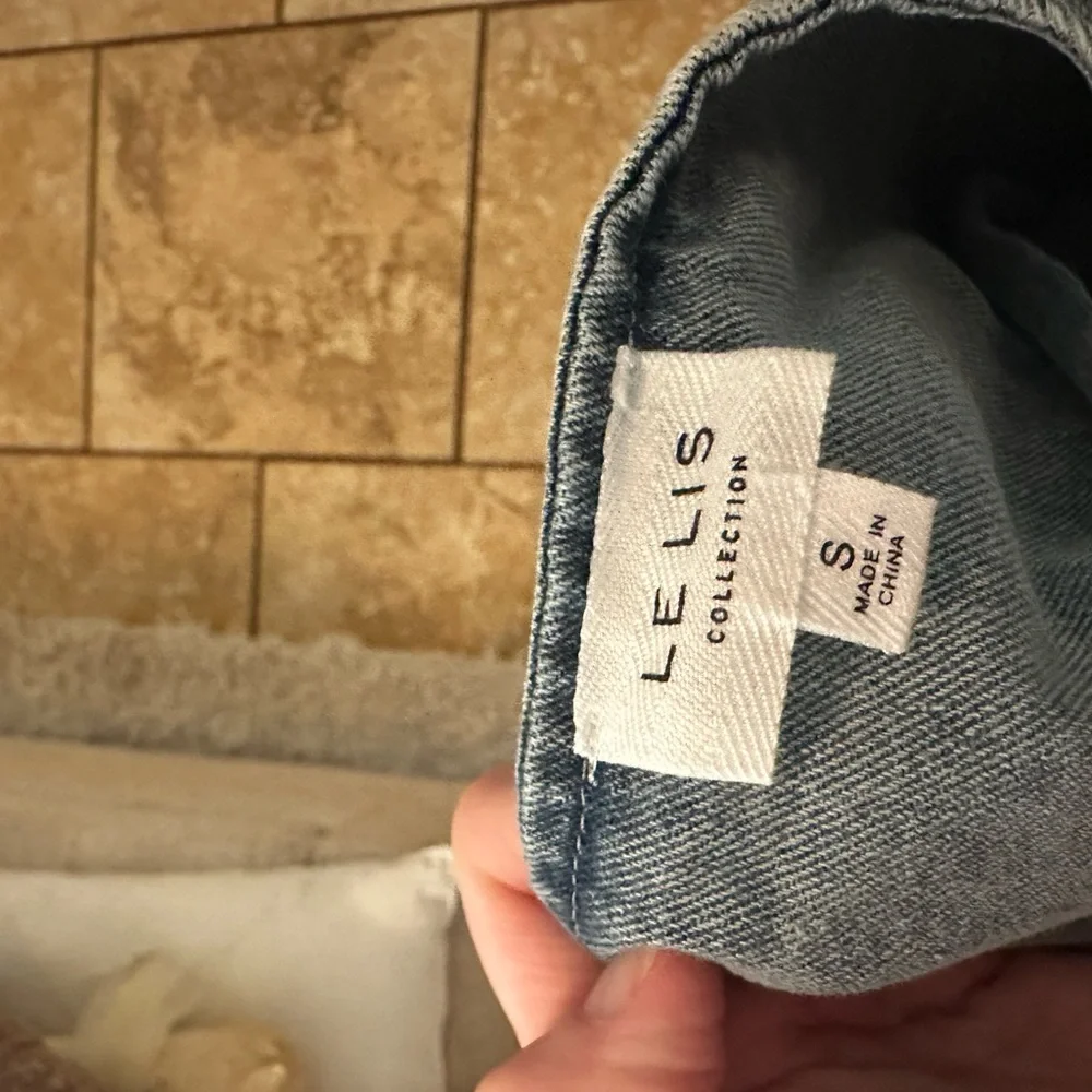 Le Lis Women's Blue Denim dress. Like new, only washed. Size small - Picture 3 of 3